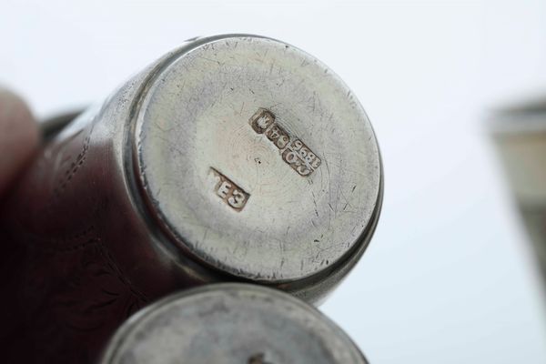 Quattro bicchieri. Argento fuso, sbalzato e cesellato. Russia fine XIX secolo, differenti manifatture  - Asta Argenti e Icone - Associazione Nazionale - Case d'Asta italiane