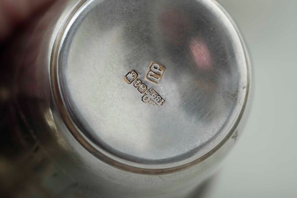 Tre bicchieri, Argento fuso, sbalzato e cesellato. Russia fine XIX secolo, differenti manifatture  - Asta Argenti e Icone - Associazione Nazionale - Case d'Asta italiane