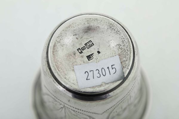 Tre bicchieri, Argento fuso, sbalzato e cesellato. Russia fine XIX secolo, differenti manifatture  - Asta Argenti e Icone - Associazione Nazionale - Case d'Asta italiane