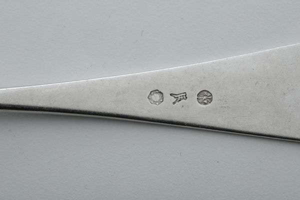 Servizio composto da 14 forchette e 18 cucchiai. Argenteria milanese del XIX secolo  - Asta Argenti e Icone - Associazione Nazionale - Case d'Asta italiane