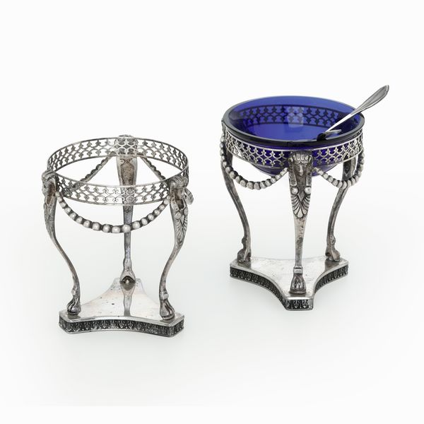 Coppia di saliere. Italia XIX secolo, apparentemente prive di punzonatura  - Asta Argenti e Icone - Associazione Nazionale - Case d'Asta italiane