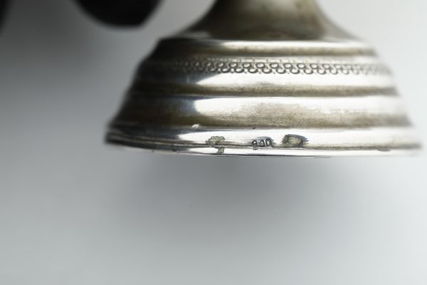 Coppia di piccoli lumi. Argenteria italiana della prima metà del XX secolo  - Asta Argenti e Icone - Associazione Nazionale - Case d'Asta italiane