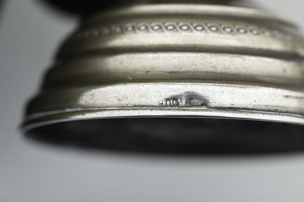 Coppia di piccoli lumi. Argenteria italiana della prima metà del XX secolo  - Asta Argenti e Icone - Associazione Nazionale - Case d'Asta italiane