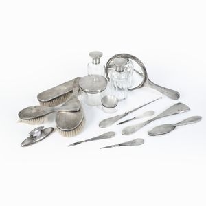 Servizio da toilette. Argenteria italiana del XX secolo  - Asta Argenti e Icone - Associazione Nazionale - Case d'Asta italiane