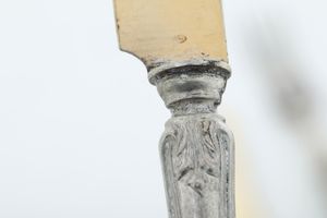 Insieme 12 forchette e 12 coltelli da dessert. Argenteria italiana del XX secolo  - Asta Argenti e Icone - Associazione Nazionale - Case d'Asta italiane