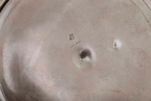 Coppia di candelieri. Argenteria italiana del XX secolo. Argentiere Castaudi & Gautero, Vercelli  - Asta Argenti e Icone - Associazione Nazionale - Case d'Asta italiane