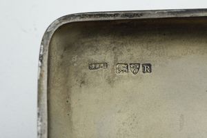 Lotto composto da servizio da 12 cucchiaini in argento e due scatoline. Italia e Inghilterra XX secolo  - Asta Argenti e Icone - Associazione Nazionale - Case d'Asta italiane