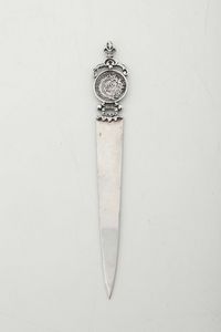 Tagliacarte. Argento fuso, traforato e cesellato. Marchio non identificato.  - Asta Argenti e Icone - Associazione Nazionale - Case d'Asta italiane