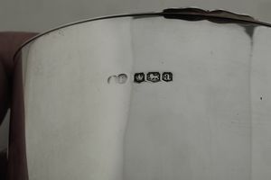 Scatola. Città di Sheffield 1918, marchio dell'argentiere parziale di difficile interpretazione  - Asta Argenti e Icone - Associazione Nazionale - Case d'Asta italiane