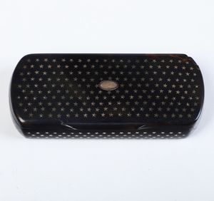 Tabacchiera con decori in oro a basso titolo. Manifattura europea del XVIII-XIX secolo  - Asta Argenti e Icone - Associazione Nazionale - Case d'Asta italiane