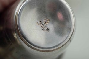 Tre bicchieri, Argento fuso, sbalzato e cesellato. Russia fine XIX secolo, differenti manifatture  - Asta Argenti e Icone - Associazione Nazionale - Case d'Asta italiane