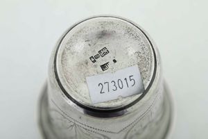 Tre bicchieri, Argento fuso, sbalzato e cesellato. Russia fine XIX secolo, differenti manifatture  - Asta Argenti e Icone - Associazione Nazionale - Case d'Asta italiane