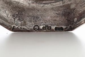 Candeliere a base esagonale, Veneto XVIII secolo e candeliere con decoro neoclassico, Stato Pontificio XIX secolo  - Asta Argenti e Icone - Associazione Nazionale - Case d'Asta italiane