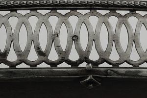 Vassoio con bordo a ringhiera. Stato Pontificio, XIX secolo  - Asta Argenti e Icone - Associazione Nazionale - Case d'Asta italiane