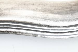 Vassoio biansato. Argenteria italiana della prima metà del XX secolo, bollo dell'argentiere consunto  - Asta Argenti e Icone - Associazione Nazionale - Case d'Asta italiane