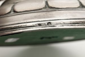 Coppia di candelieri. Argenteria italiana della prima metà del XX secolo.  - Asta Argenti e Icone - Associazione Nazionale - Case d'Asta italiane