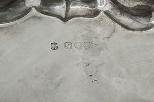 Salver. Londra, 1893. Argentiere Goldsmiths & Silversmiths Co. - William Gibson & Lawrence Langman  - Asta Argenti e Icone - Associazione Nazionale - Case d'Asta italiane