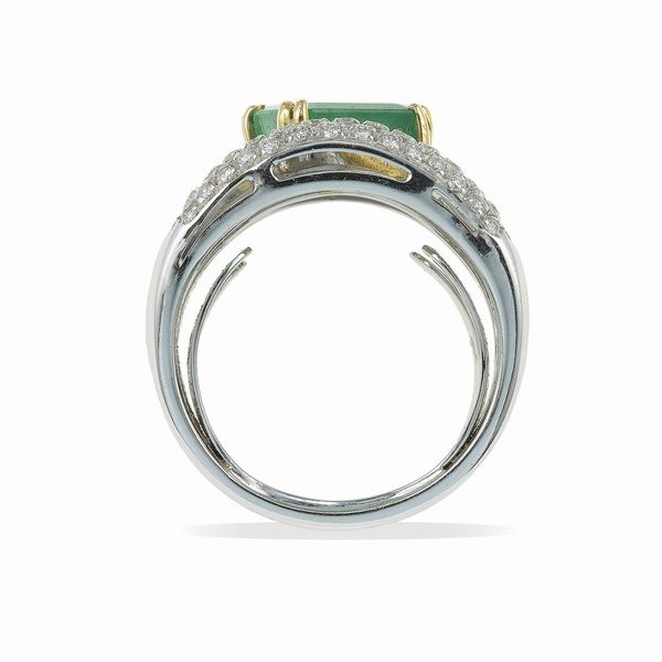 Anello a fascia con smeraldo e diamanti  - Asta Gioielli - Associazione Nazionale - Case d'Asta italiane