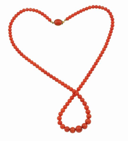 Collana con boules di corallo scalari  - Asta Gioielli - Associazione Nazionale - Case d'Asta italiane