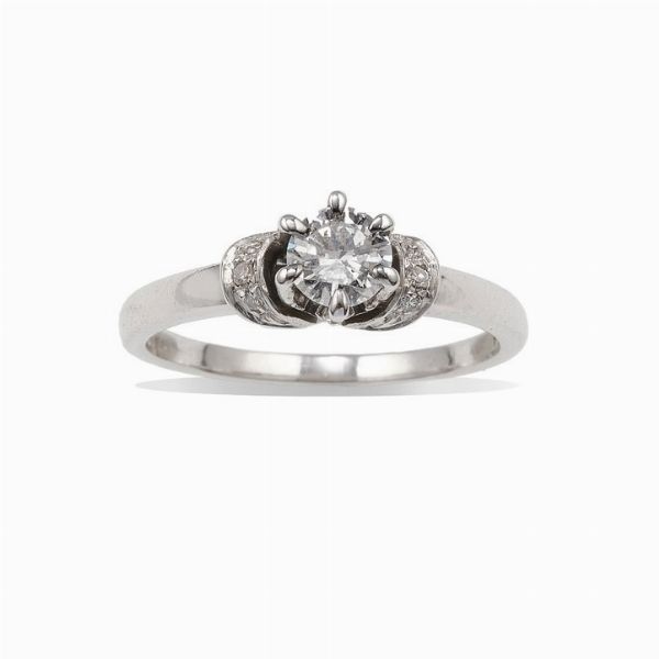 Anello con diamante taglio brillante di ct 0.35 circa  - Asta Gioielli - Associazione Nazionale - Case d'Asta italiane