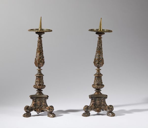 Coppia di candelieri  - Asta Placchette, Medaglie, Sculture e Ceramiche dal XIV al XIX secolo - Associazione Nazionale - Case d'Asta italiane