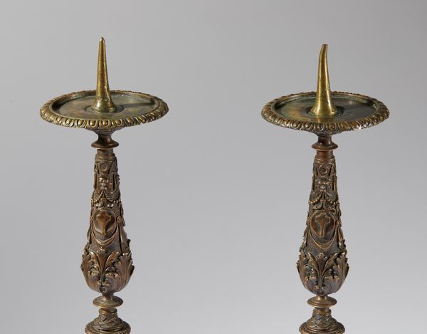 Coppia di candelieri  - Asta Placchette, Medaglie, Sculture e Ceramiche dal XIV al XIX secolo - Associazione Nazionale - Case d'Asta italiane