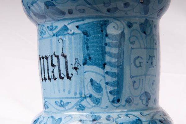 Vaso da farmacia  - Asta Placchette, Medaglie, Sculture e Ceramiche dal XIV al XIX secolo - Associazione Nazionale - Case d'Asta italiane