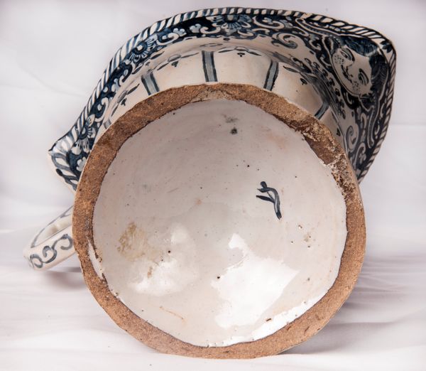 Versatoio ad elmo  - Asta Placchette, Medaglie, Sculture e Ceramiche dal XIV al XIX secolo - Associazione Nazionale - Case d'Asta italiane