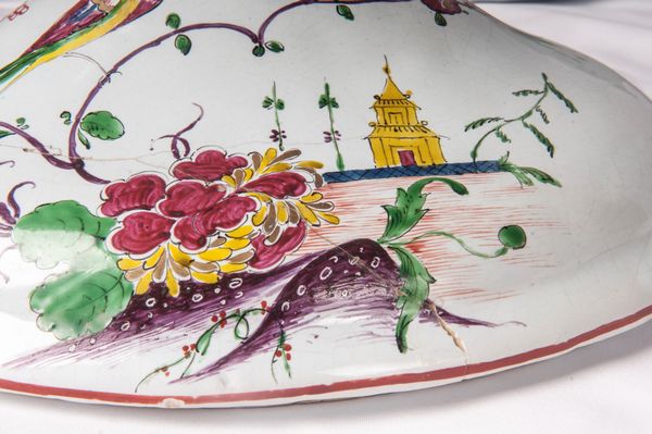 Zuppiera con presentatoio  - Asta Placchette, Medaglie, Sculture e Ceramiche dal XIV al XIX secolo - Associazione Nazionale - Case d'Asta italiane