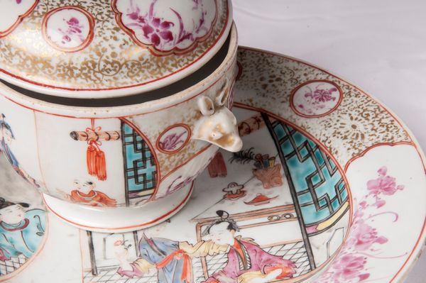 Tazza da puerpera con piatto  - Asta Placchette, Medaglie, Sculture e Ceramiche dal XIV al XIX secolo - Associazione Nazionale - Case d'Asta italiane