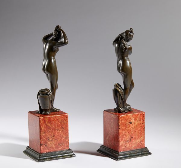 Coppia di Veneri anadiomene  - Asta Placchette, Medaglie, Sculture e Ceramiche dal XIV al XIX secolo - Associazione Nazionale - Case d'Asta italiane