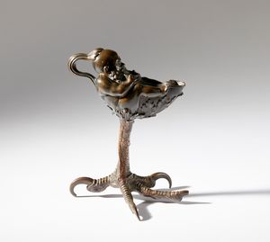 Andrea Briosco detto Riccio : Lucerna a guisa di nano su zampa di rapace  - Asta Placchette, Medaglie, Sculture e Ceramiche dal XIV al XIX secolo - Associazione Nazionale - Case d'Asta italiane