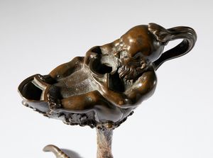Andrea Briosco detto Riccio : Lucerna a guisa di nano su zampa di rapace  - Asta Placchette, Medaglie, Sculture e Ceramiche dal XIV al XIX secolo - Associazione Nazionale - Case d'Asta italiane