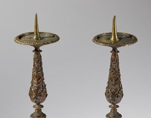 Coppia di candelieri  - Asta Placchette, Medaglie, Sculture e Ceramiche dal XIV al XIX secolo - Associazione Nazionale - Case d'Asta italiane