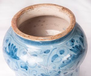 Vaso da farmacia  - Asta Placchette, Medaglie, Sculture e Ceramiche dal XIV al XIX secolo - Associazione Nazionale - Case d'Asta italiane