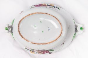Zuppiera con presentatoio  - Asta Placchette, Medaglie, Sculture e Ceramiche dal XIV al XIX secolo - Associazione Nazionale - Case d'Asta italiane