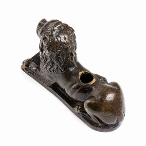 Leone accosciato  - Asta Placchette, Medaglie, Sculture e Ceramiche dal XIV al XIX secolo - Associazione Nazionale - Case d'Asta italiane