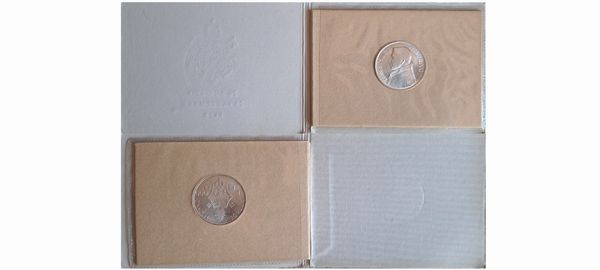 Vaticano. 24 divisionali FdC dal 1963 al 1978, una moneta da 1000 Lire, 2 monete da 500 Lire Sede Vacante e un dittico da 5 + 10 Lire Sede Vacante 1939 in bustina. <BR>  - Asta Numismatica Light - Associazione Nazionale - Case d'Asta italiane