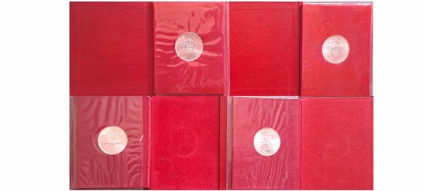 Vaticano. 24 divisionali FdC dal 1963 al 1978, una moneta da 1000 Lire, 2 monete da 500 Lire Sede Vacante e un dittico da 5 + 10 Lire Sede Vacante 1939 in bustina. <BR>  - Asta Numismatica Light - Associazione Nazionale - Case d'Asta italiane
