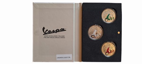 Italia 2019  trittico VESPA - 3 monete da 5 Euro in argento. Serie ECCELLENZE ITALIANE.  - Asta Numismatica Light - Associazione Nazionale - Case d'Asta italiane
