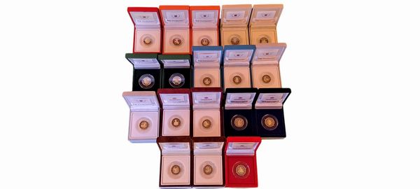 Vaticano dal 2015 al 2024. Lotto di 18 monete da 2 Euro proof in astuccio.  - Asta Numismatica Light - Associazione Nazionale - Case d'Asta italiane