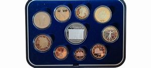 Italia 2019 - divisionale proof - CENTENARIO DELLA SCOMPARSA DI CESARI MACCARI.  - Asta Numismatica Light - Associazione Nazionale - Case d'Asta italiane