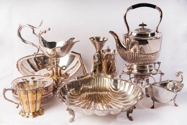 Lotto di quindici oggetti in metallo argentato e sheffield  - Asta Smart Auction: arredi, dipinti, sculture, strumenti musicali, ceramiche e altro a prezzi vantaggiosi - Associazione Nazionale - Case d'Asta italiane