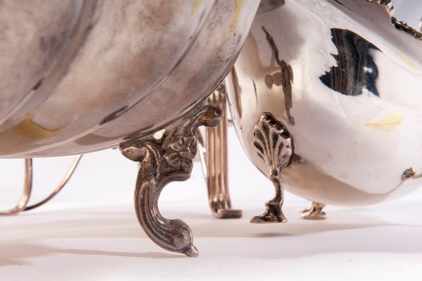 Lotto di quindici oggetti in metallo argentato e sheffield  - Asta Smart Auction: arredi, dipinti, sculture, strumenti musicali, ceramiche e altro a prezzi vantaggiosi - Associazione Nazionale - Case d'Asta italiane