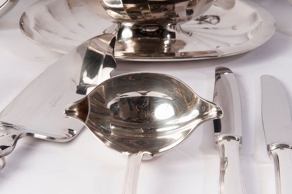 Servizio da ventiquattro in metallo Christofle  - Asta Smart Auction: arredi, dipinti, sculture, strumenti musicali, ceramiche e altro a prezzi vantaggiosi - Associazione Nazionale - Case d'Asta italiane
