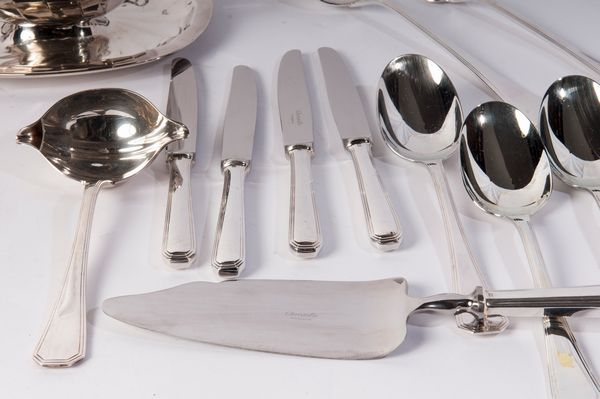 Servizio da ventiquattro in metallo Christofle  - Asta Smart Auction: arredi, dipinti, sculture, strumenti musicali, ceramiche e altro a prezzi vantaggiosi - Associazione Nazionale - Case d'Asta italiane