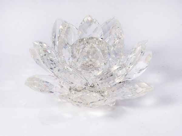 Candeliere a fiore in cristallo Swarovski  - Asta Smart Auction: arredi, dipinti, sculture, strumenti musicali, ceramiche e altro a prezzi vantaggiosi - Associazione Nazionale - Case d'Asta italiane