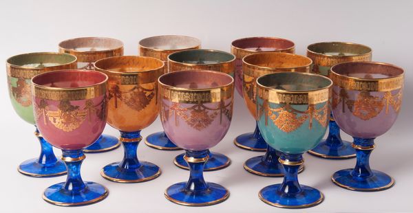 Lotto di dodici coppe in vetro colorato  - Asta Smart Auction: arredi, dipinti, sculture, strumenti musicali, ceramiche e altro a prezzi vantaggiosi - Associazione Nazionale - Case d'Asta italiane
