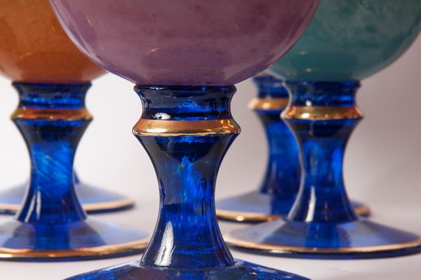 Lotto di dodici coppe in vetro colorato  - Asta Smart Auction: arredi, dipinti, sculture, strumenti musicali, ceramiche e altro a prezzi vantaggiosi - Associazione Nazionale - Case d'Asta italiane