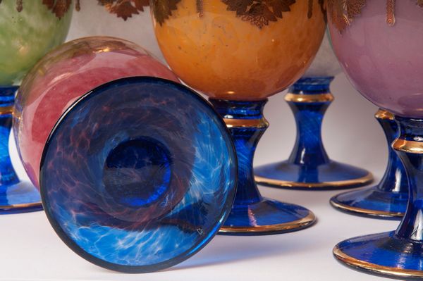 Lotto di dodici coppe in vetro colorato  - Asta Smart Auction: arredi, dipinti, sculture, strumenti musicali, ceramiche e altro a prezzi vantaggiosi - Associazione Nazionale - Case d'Asta italiane